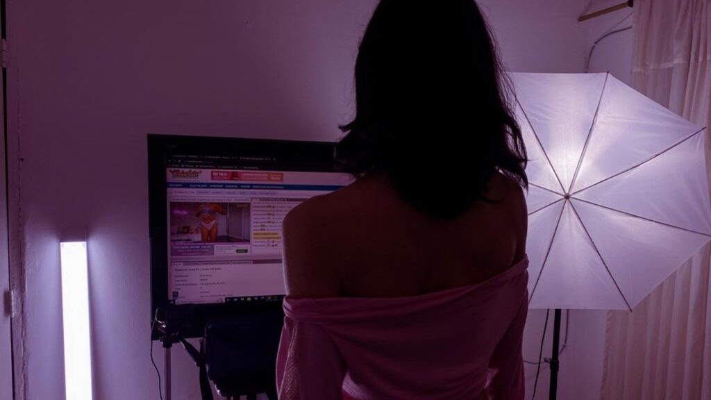 ¿Un orgullo? Líderes globales . . . en ¨mostrarlo todo¨: Colombia rompe récords en el mundo del Sexcam ¿Un orgullo? Líderes globales . . . en ¨mostrarlo todo¨: Colombia rompe récords en el mundo del Sexcam